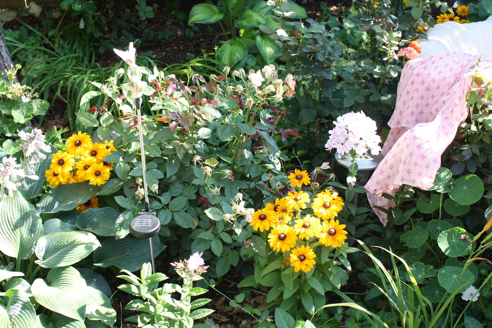 .: A fairy in the garden