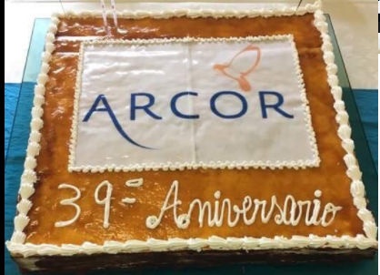 A Arcor está a comemorar o 39º. aniversário no salão do centro social!