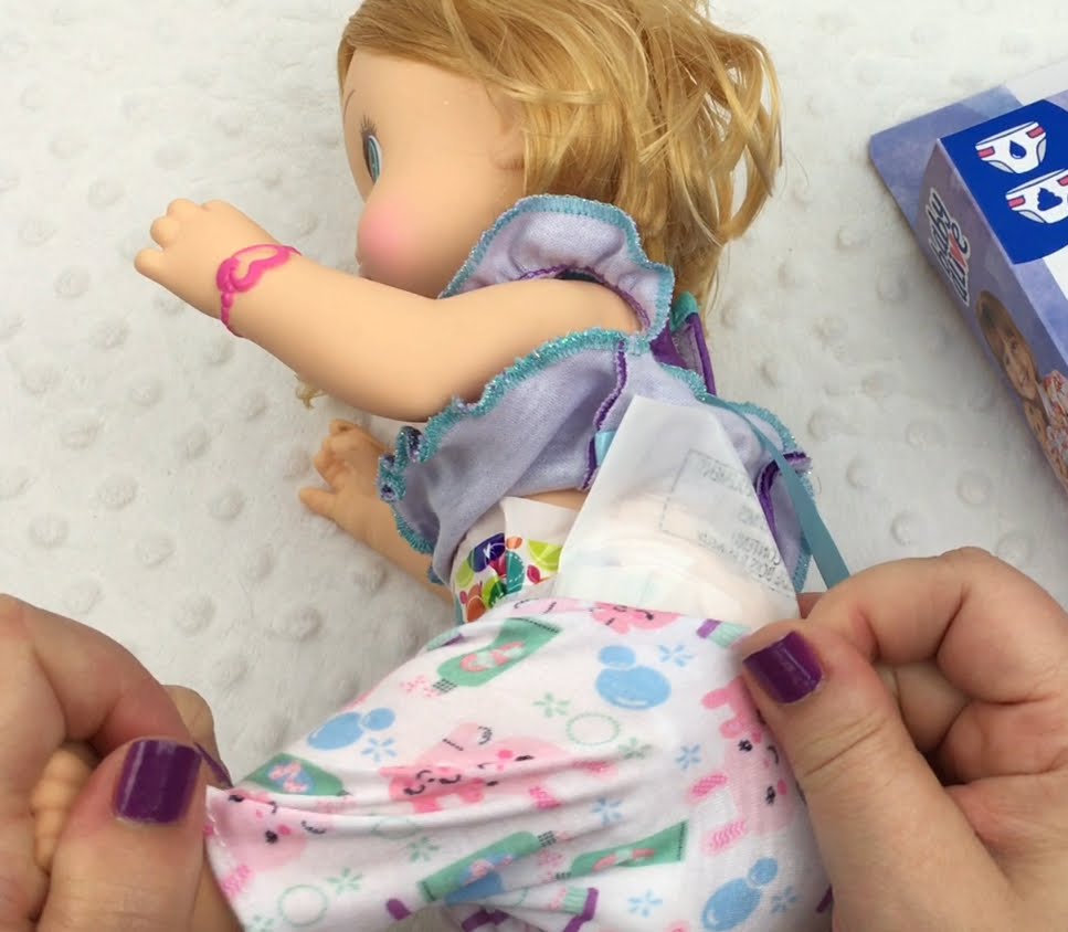 Fun with Baby Alive New 18 Pack of Baby Alive Diapers from Toys R Us!