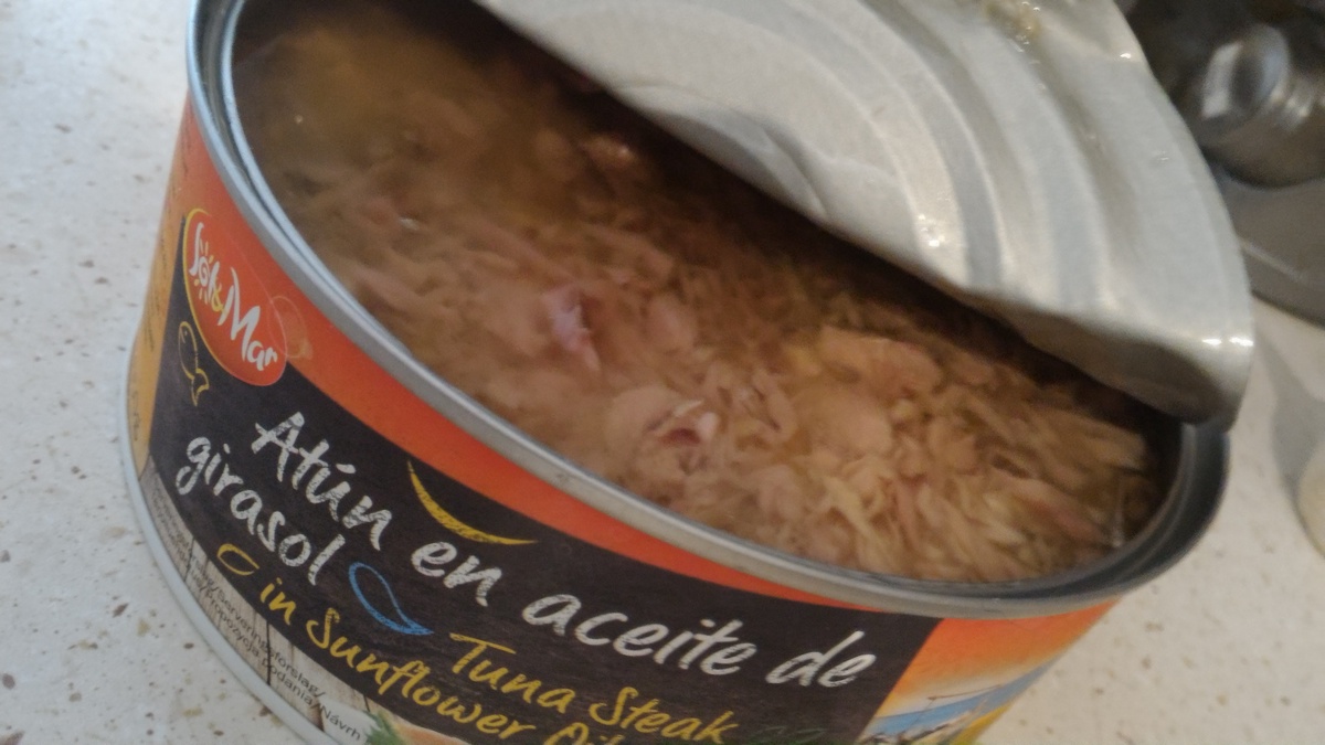 Mitojad czarno na białym o jedzeniu Lidl tuńczyk SolMar Atún en