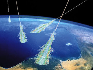 Rappresentazione artistica delle cascate di raggi cosmici (NASA)