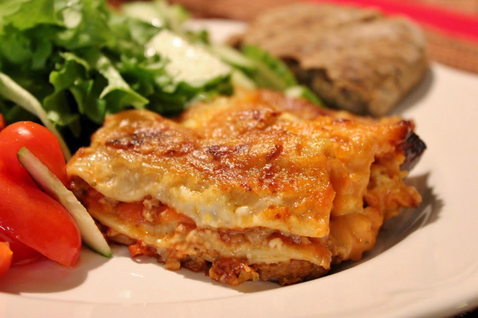 Huvilaelämää ja mökkiruokaa: Cheddar-lasagne