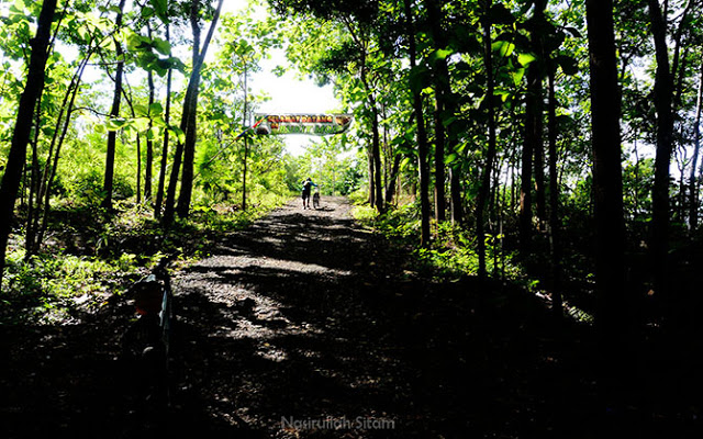 Akses jalan menuju Bukit Mojo Gumelem, Mangunan