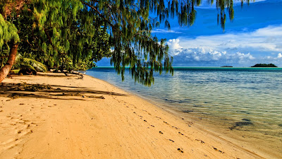 HD wallpaper met strand op een tropisch eiland.