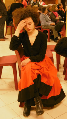 Alizée,concentration avant concert à Molières, malooka