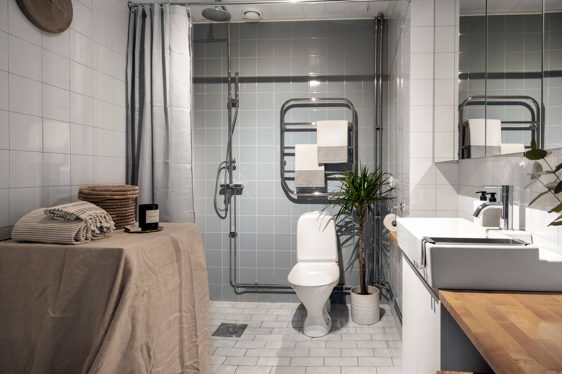 How to Craft a DIY Welcome Wood Board in 6 Easy Steps