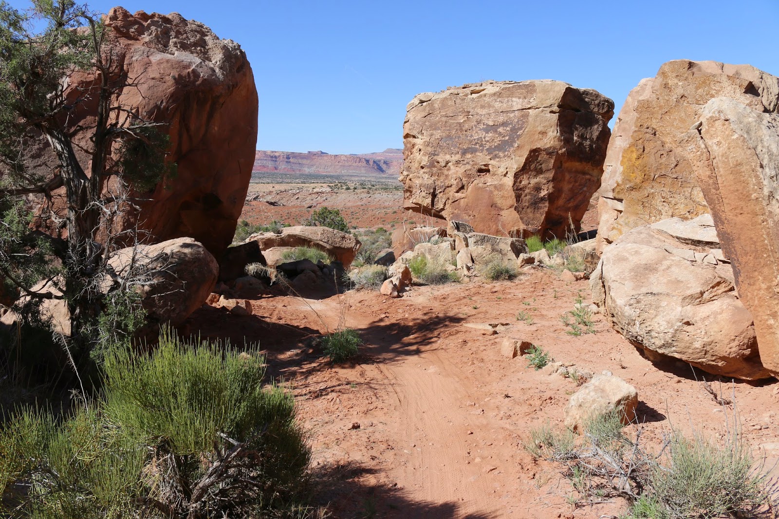 seating tubeless road tires
