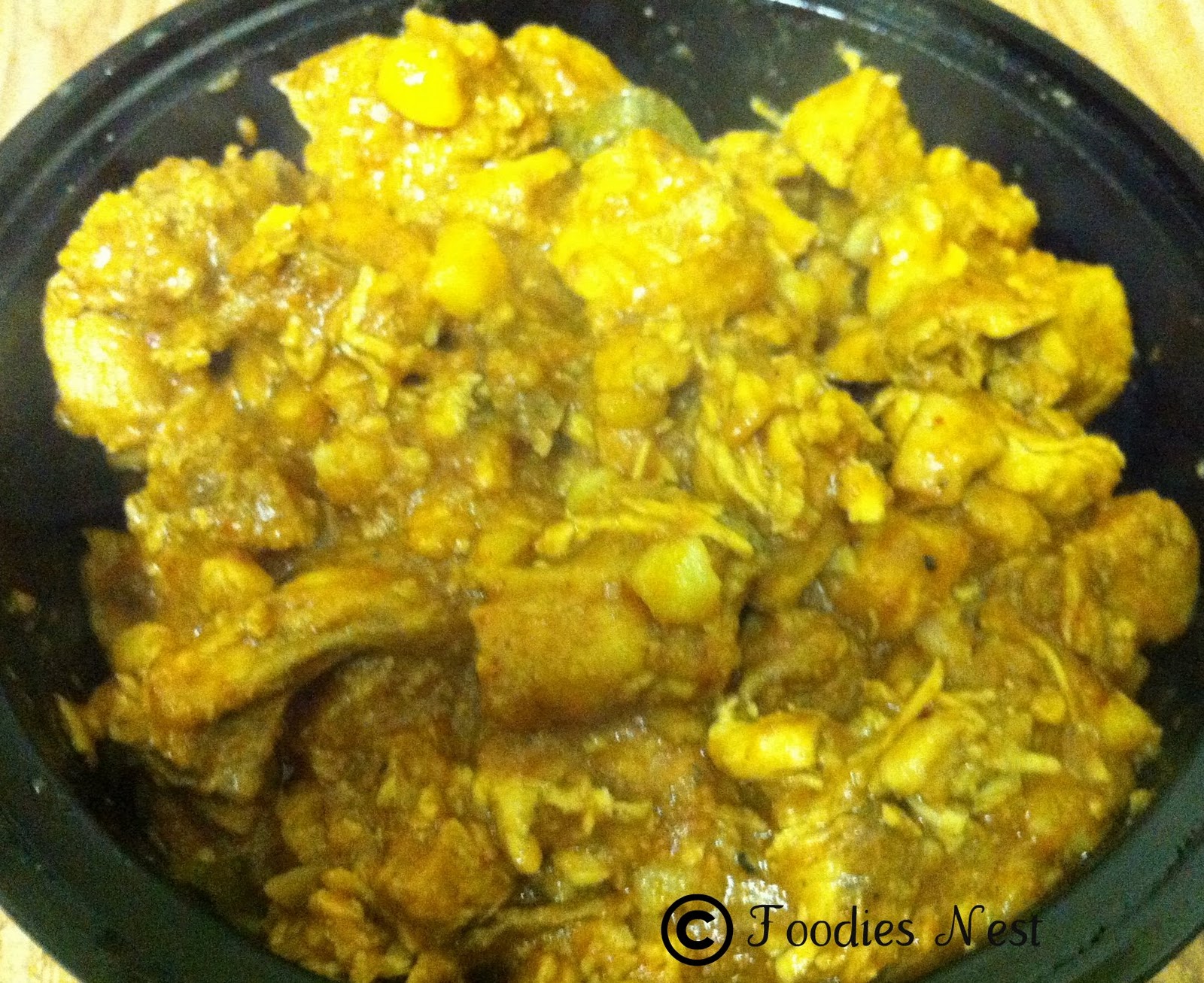 Foodies Nest: South Indian Spicy~Chicken and Potato Gravy