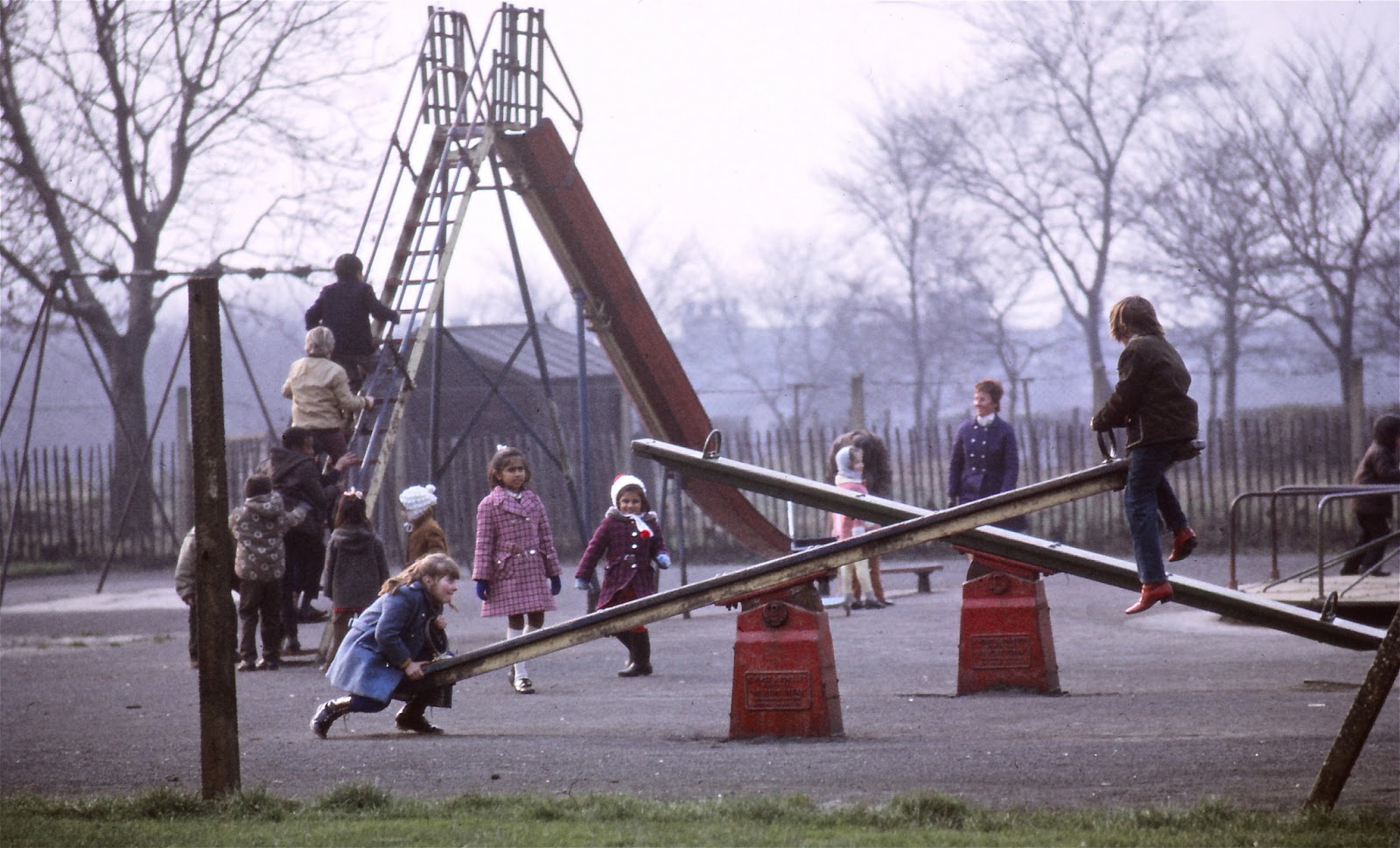 70 Fascinating Vintage Color Photographs That Capture Life in Leeds in the 1970s Vintage Everyday