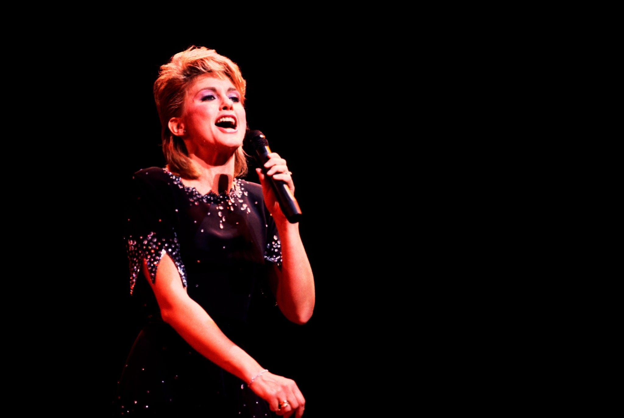 1982 En Concierto, Physical Tour