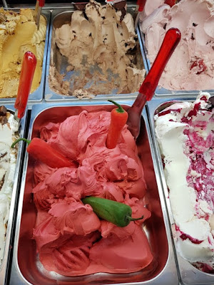 es krim yang dijumpai mempunyai rasa yang cantik Es Krim Super Pedas Seperti Ledakan Nuklir di Mulut. Berani Coba?