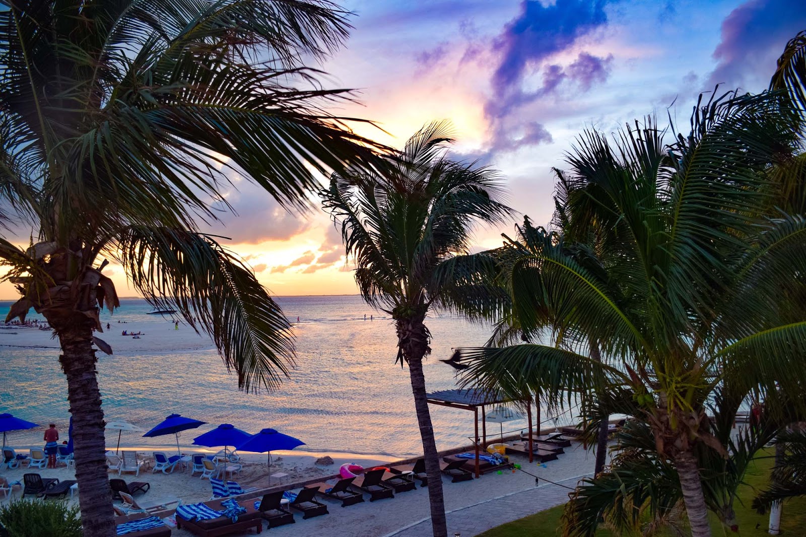 sunset island mujeres