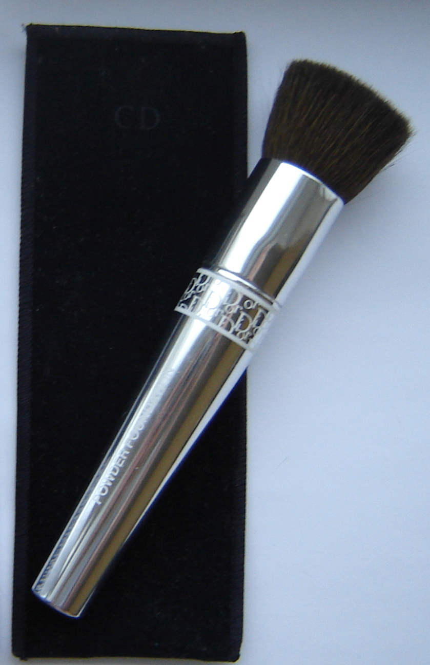 Run_Rabbit_Cosmetic Dior Powder Foundation Brush