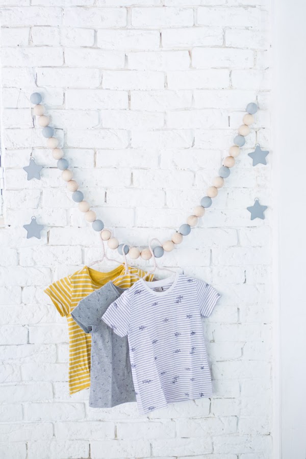 Perchero bolas madera infantil