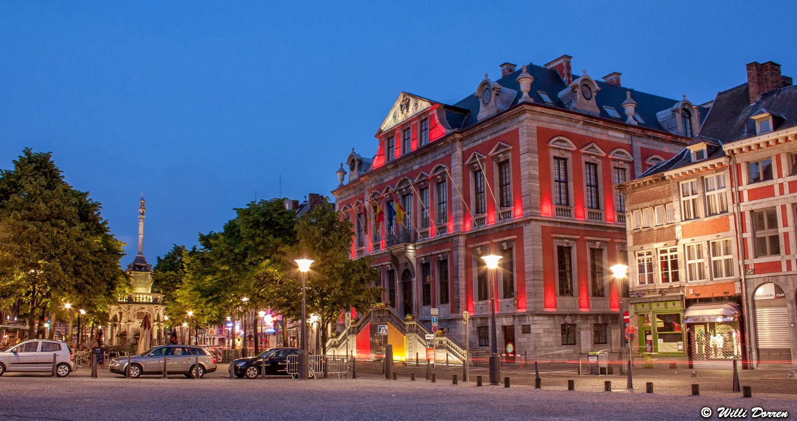 la ville de liege et ses quartiers le centre de liege en soirée