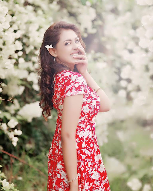 bollywood actress madhu shalini new hot photo photo-pic-in-hd bollywood actress madhu shalini new hot photo photo-pic-in-hd