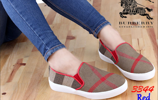 Lincah Dengan Sneakers