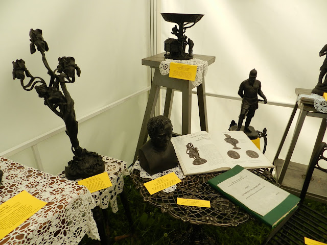 Экспонаты Каслинского павильона на Бажовском фестивале