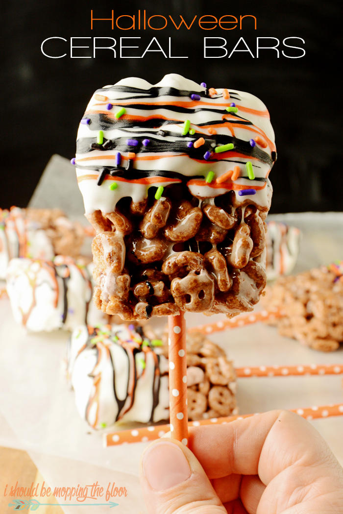 Halloween Cereal Bars | Fun and easy cereal bars perfect for a party!