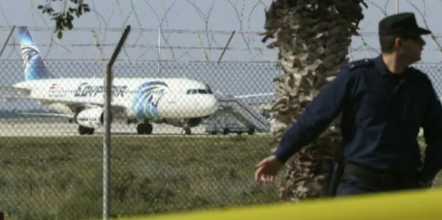 Se estrella el avión EgyptAir, según autoridades francesas