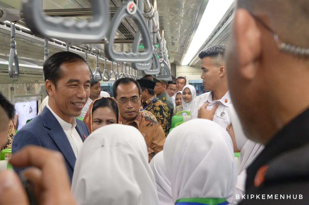 Presiden Ri Joko Widodo Dorong Masyarakat Gunakan Transportasi Massal