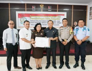 Ketua DPRD Lamsel Hendry Rosyadi Gelar Deklarasi Fakta Integritas Wilayah Bebas Korupsi(WBK) Di Kajari Lamsel.