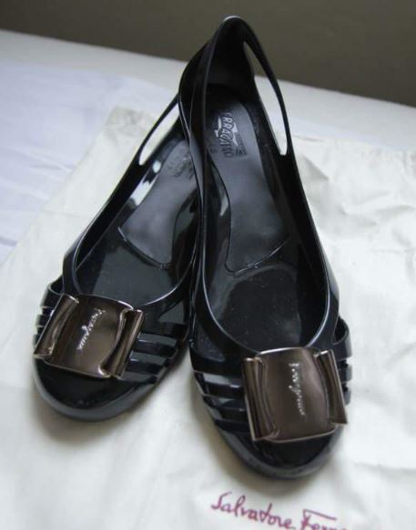 salvatore ferragamo bermuda flats