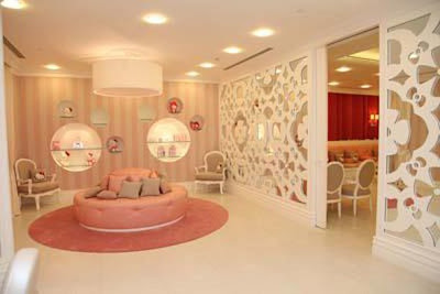 World's First Hello Kitty Spa In Dubai - Sofa