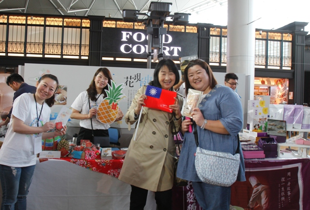 台中市政府組團在其機場辦理Roadshow活動，推廣台中好食、好物與好生活，以及台中世界花卉博覽會，吸引了不少日本及國際觀光客參加。
