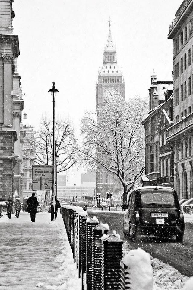 snowy day in londontown
