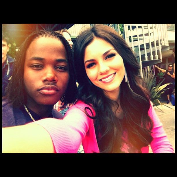 Mundo Fanmania Leon Thomas y Victoria Justice estan saliendo?