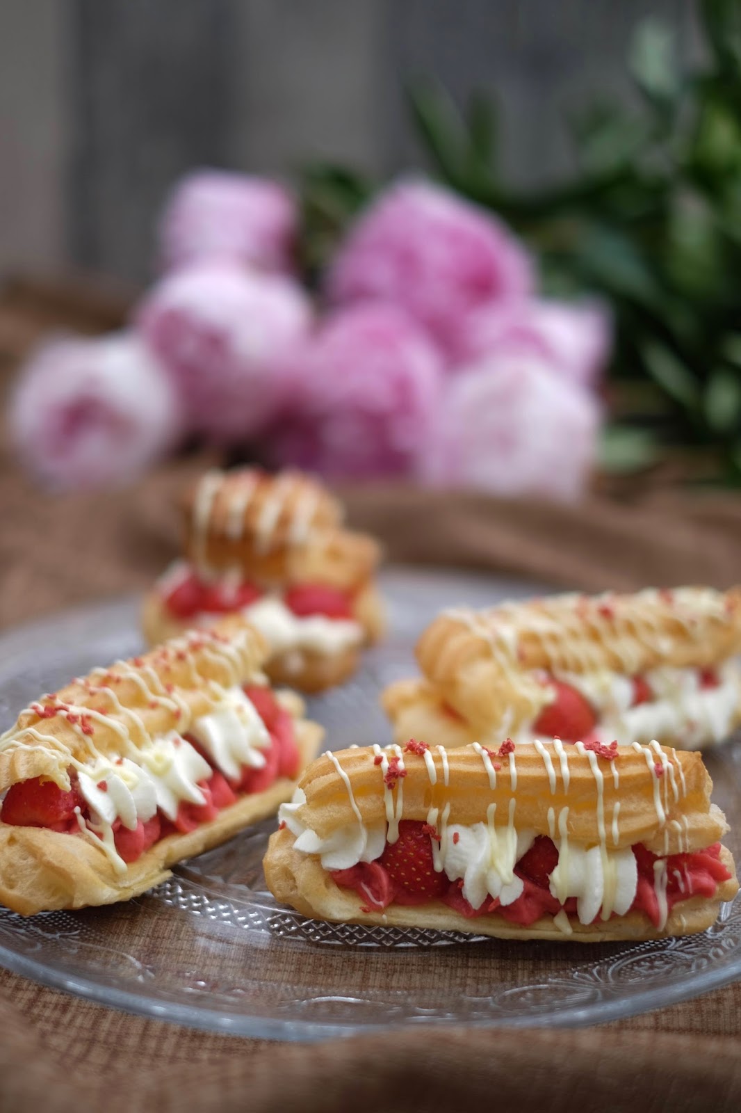 Erdbeer Éclairs und Windbeutel | Marion's Kaffeeklatsch Erdbeer Éclairs und Windbeutel | Marion's Kaffeeklatsch