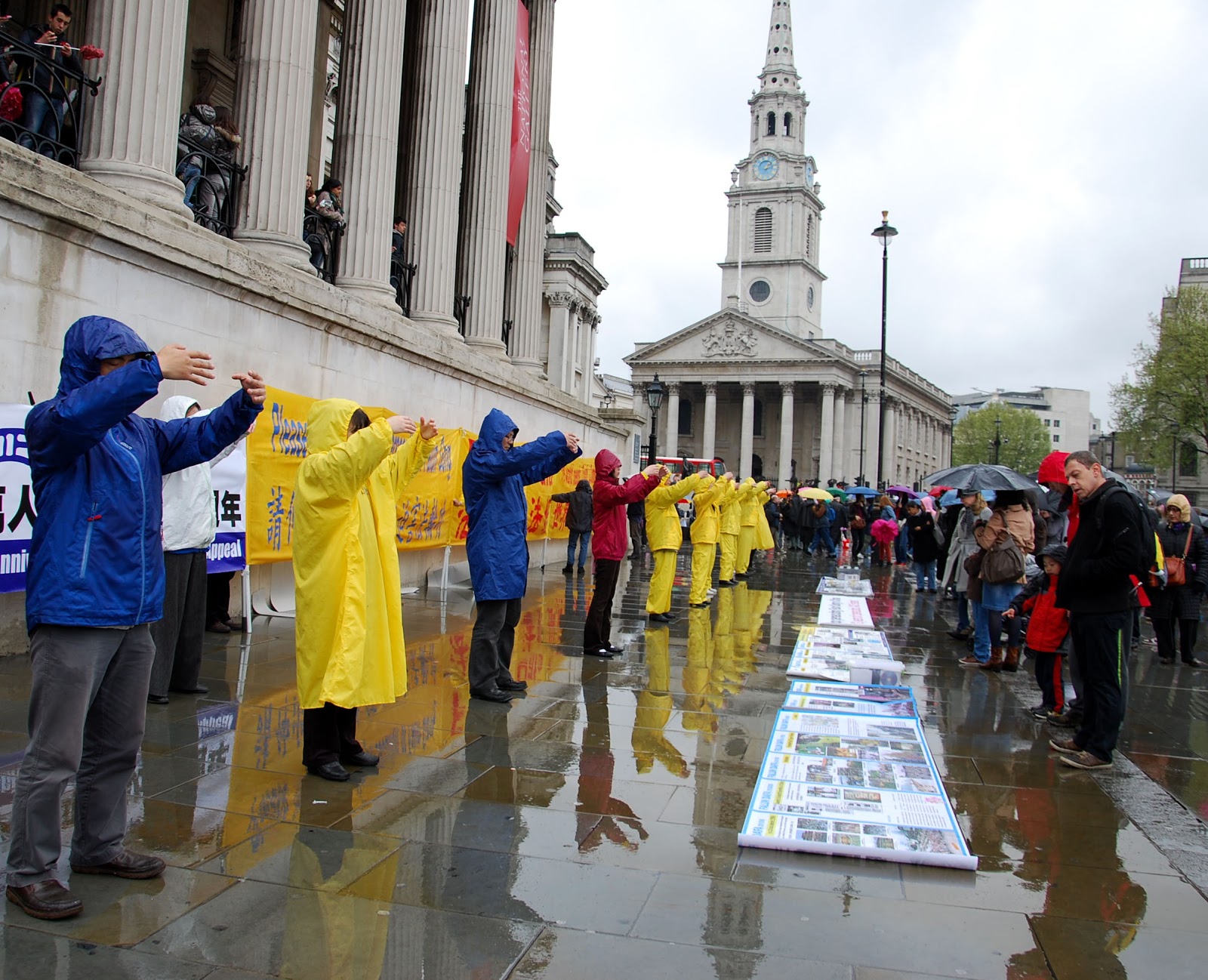 The Truth About Falun Gong 法轮功真相 London, UK Telling People the Facts