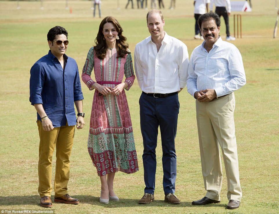 Kate Middleton & Prince William meet Sachin Tendulkar in India