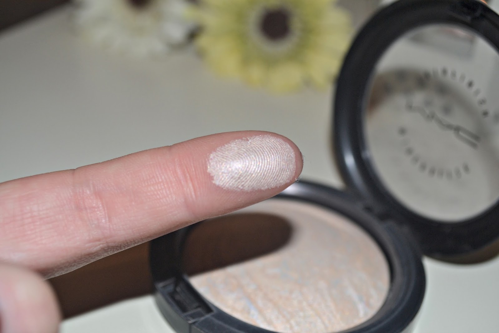 Mac Lightscapade The Perfect Highlighter for Pale Skin Beautiful