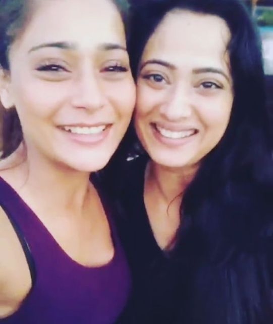 Watch Shweta Tiwari and Sara Khan come upon one another throughout their vacation in Goa