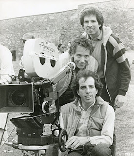David Zucker, Jim Abrahams y Jerry Zucker en el rodaje de Top Secret David Zucker, Jim Abrahams y Jerry Zucker en el rodaje de Top Secret