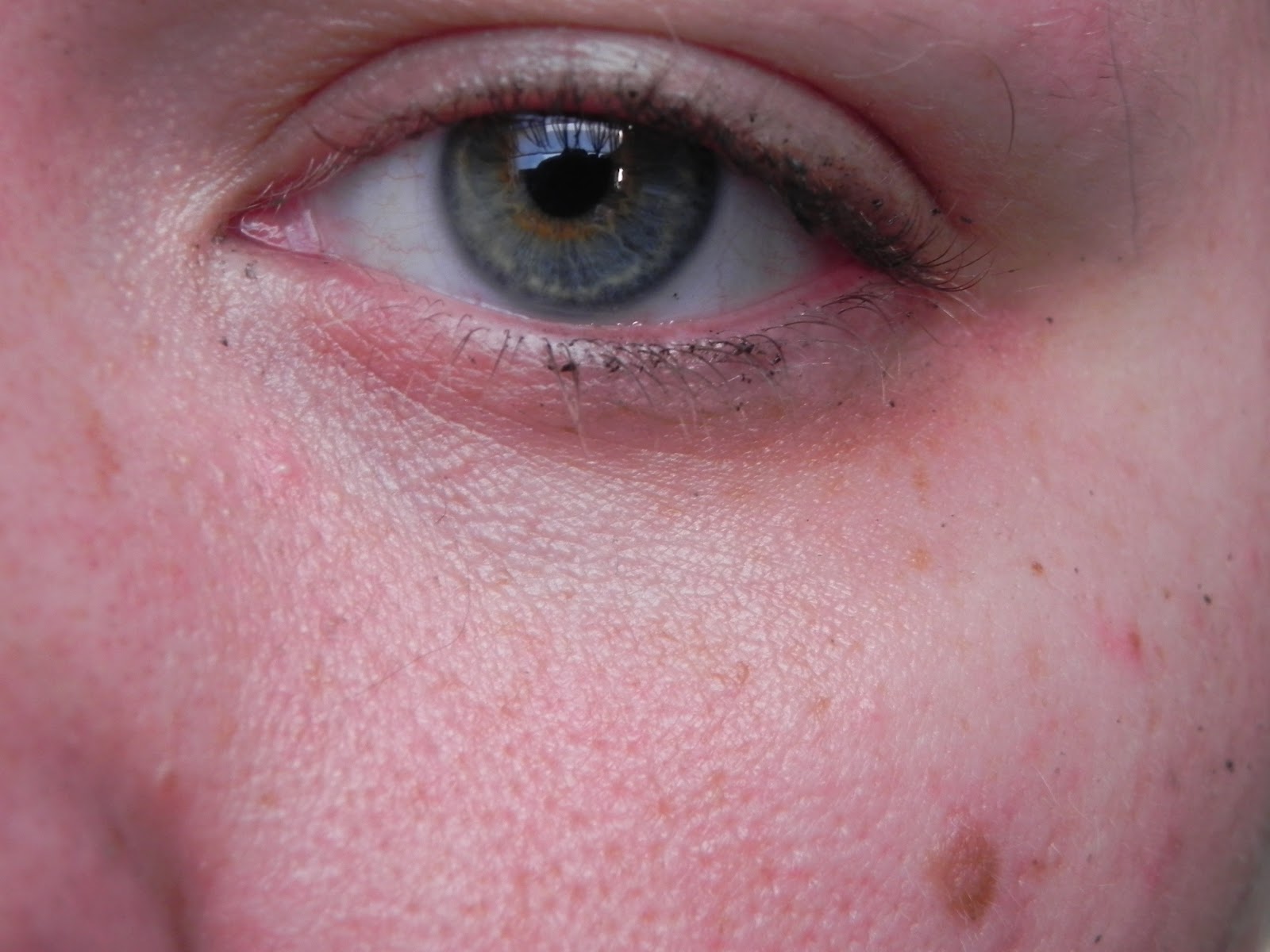 Eyeliner Mascara And Nail Polish Oh My How To Reduce Under Eye Circles