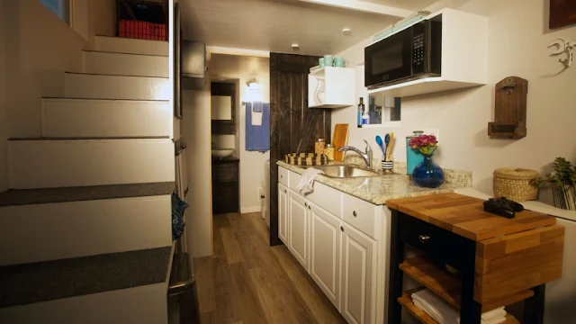 Country Meets City House - Tiny House Nation
