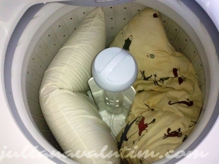 lavar travesseiros de modo fácil e barato