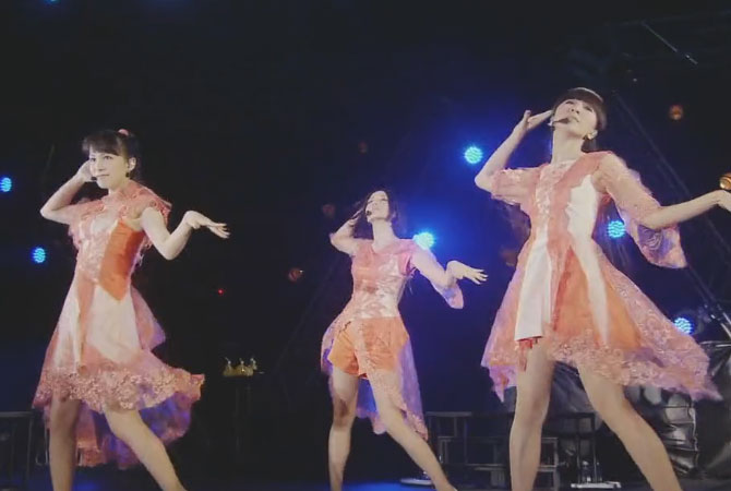 Perfume perform at the Japanese music festival METROCK wearing Soul Calibur DLC outfits | Random J Pop