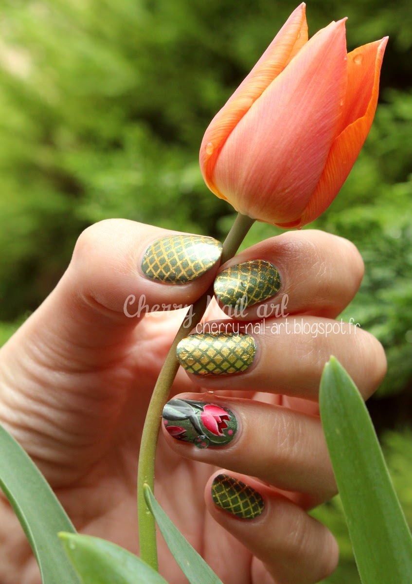 nail art tulipe zhostovo et water decal integraux doré
