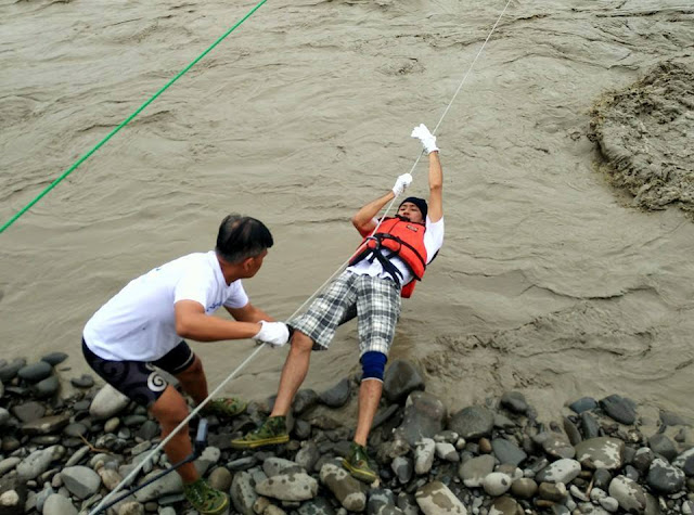 Myanmar Actor Wai Lu Kyaw Helping Myanmar Flood Victims
