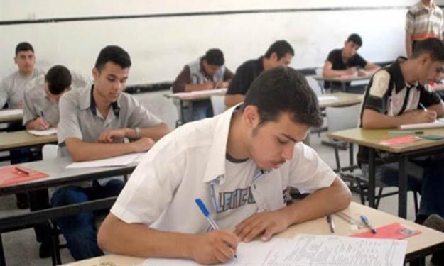تفاصيل خامس أيام امتحانات الثانوية ، طالبات يلجأن إلى "البرشام" في باب الشعرية .