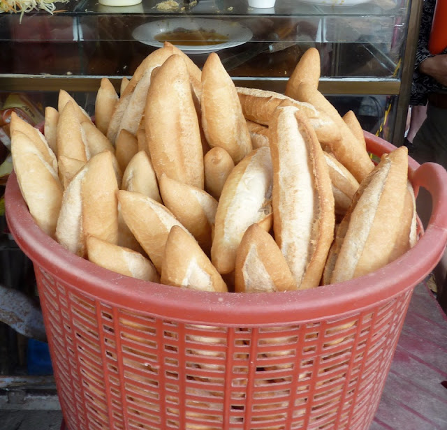 What are the ingredients in the world's best Bread in Vietnam?