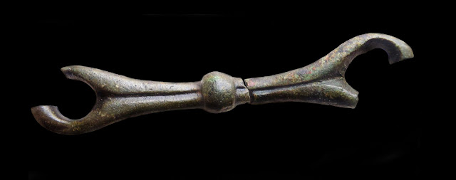 The centre bar of a three-link bridle bit from Norfolk. 96.8mm