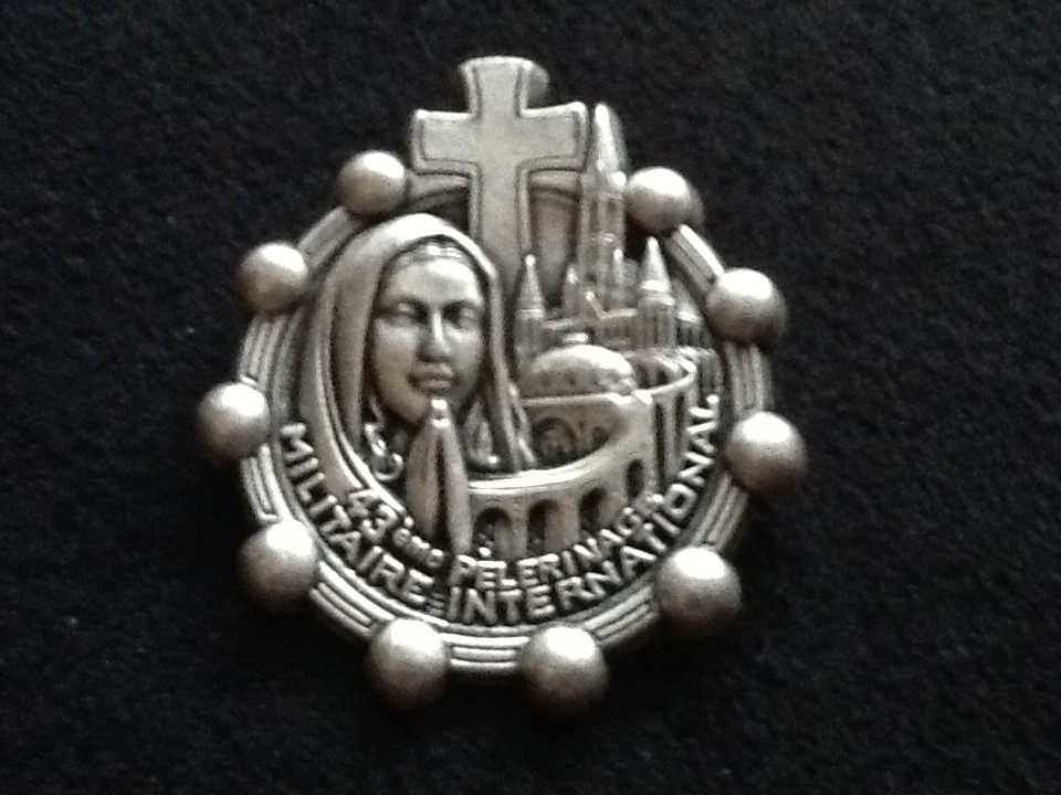 Insigne 41e Pèlerinage Militaire Lourdes 1999 - Badge Collection France
