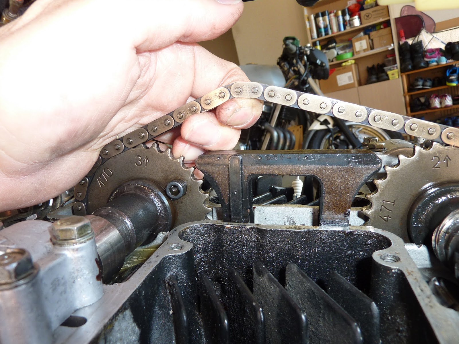 BikeTech7: How to change your camchain... or timing chain if you prefer.
