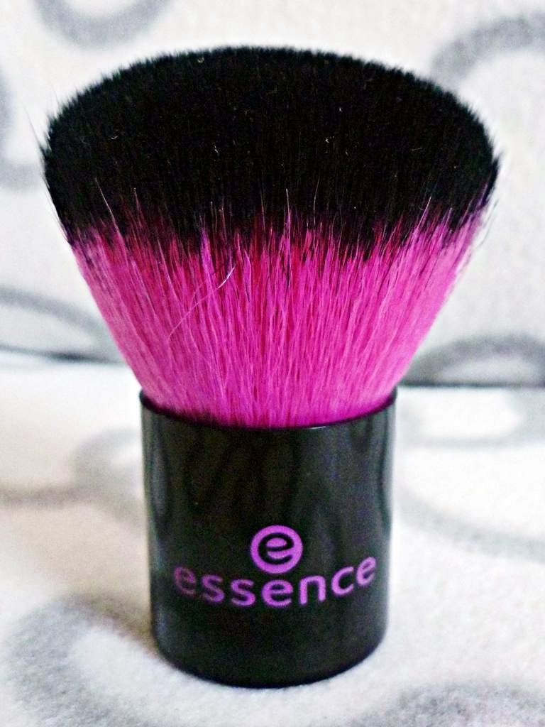 W świecie Soemi87 Essence Kabuki brush