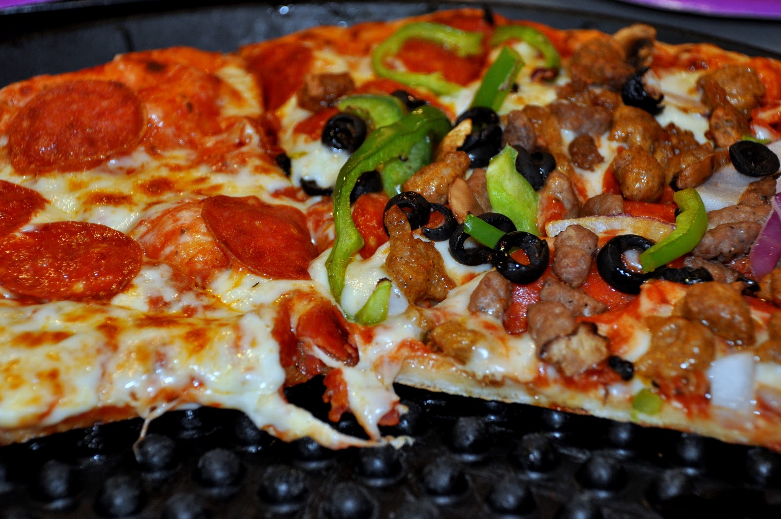 A Pocket Full Of Buttons Chuck E Cheeses New Pizza Review And Giveaway